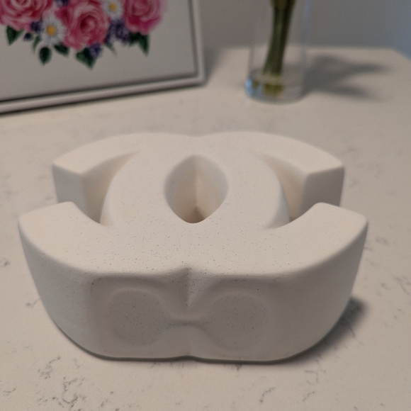 🆕 Ceramic CC logo vase - Picture 4 of 10